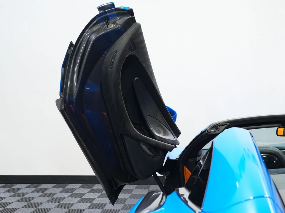 2018 McLaren 570S Spider - Image 23 of 31