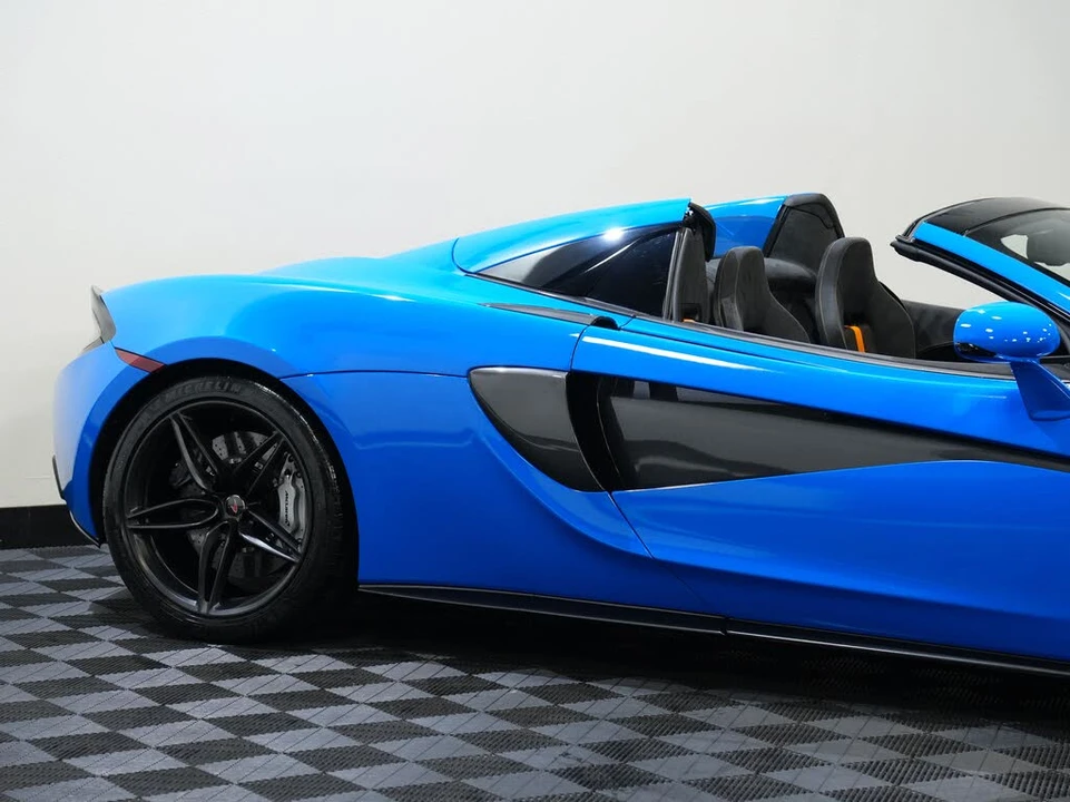 2018 McLaren 570S Spider - Image 14 of 31