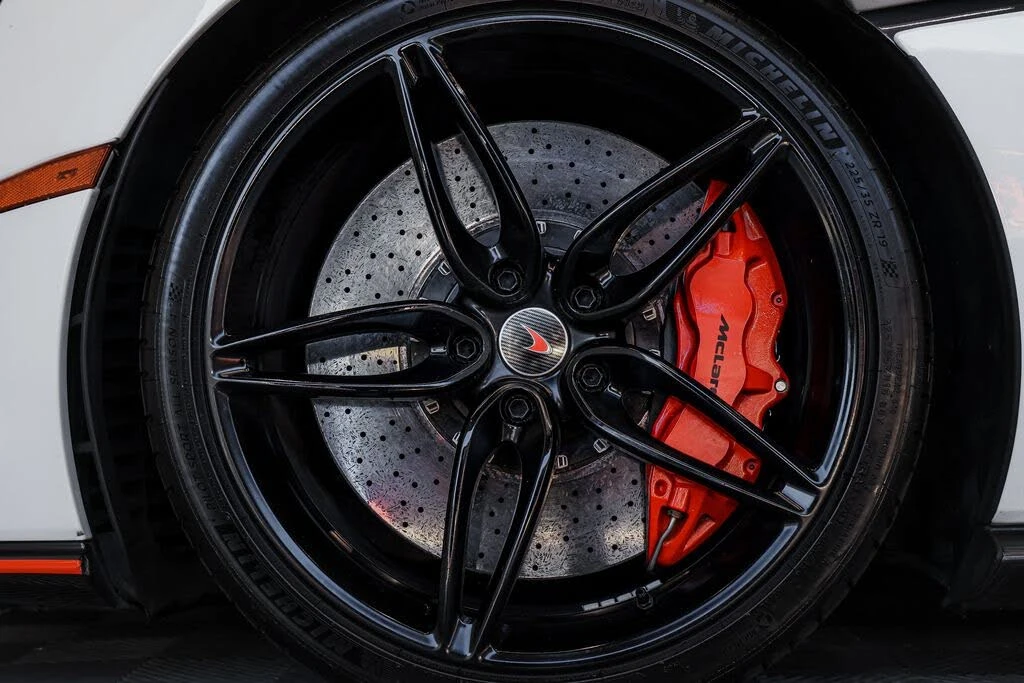 2018 McLaren 570S Spider - Image 14 of 31