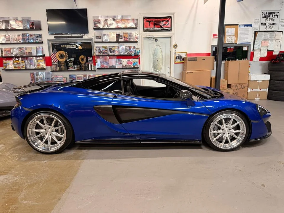 2018 McLaren 570S Spider - Image 28 of 31