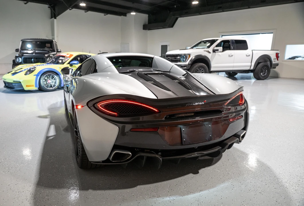 2018 McLaren 570S Spider - Image 16 of 31