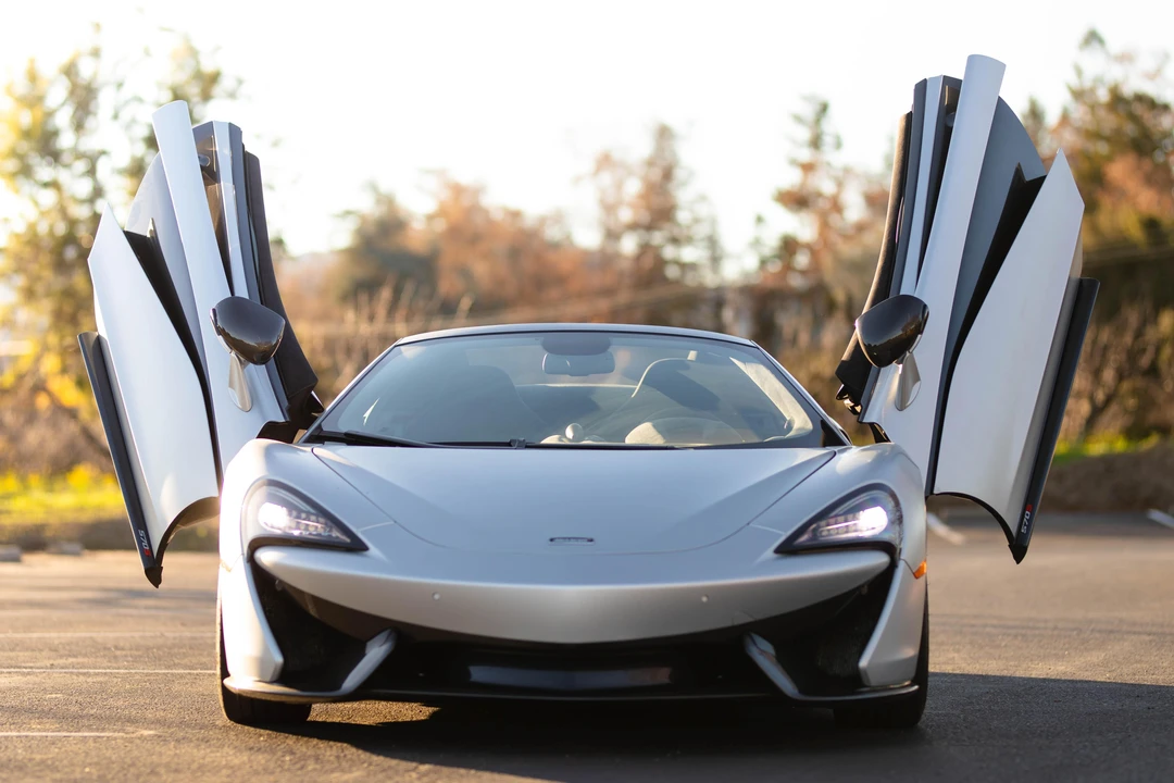 2018 McLaren 570S Spider - Image 2 of 31