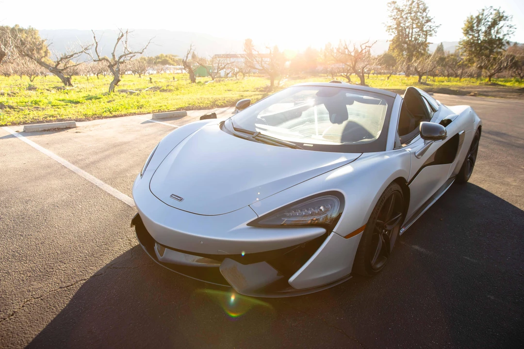 2018 McLaren 570S Spider - Image 17 of 31