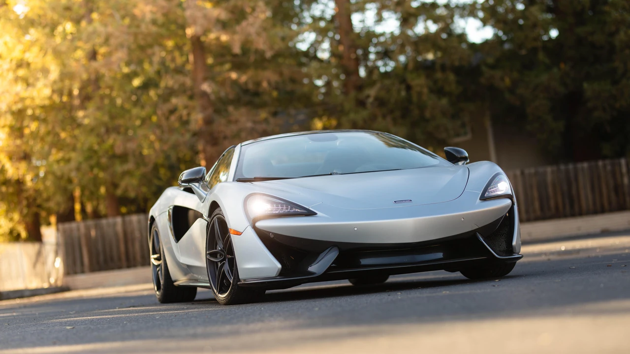 2018 McLaren 570S Spider - Image 28 of 31