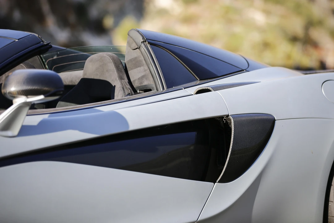 2018 McLaren 570S Spider - Image 17 of 31