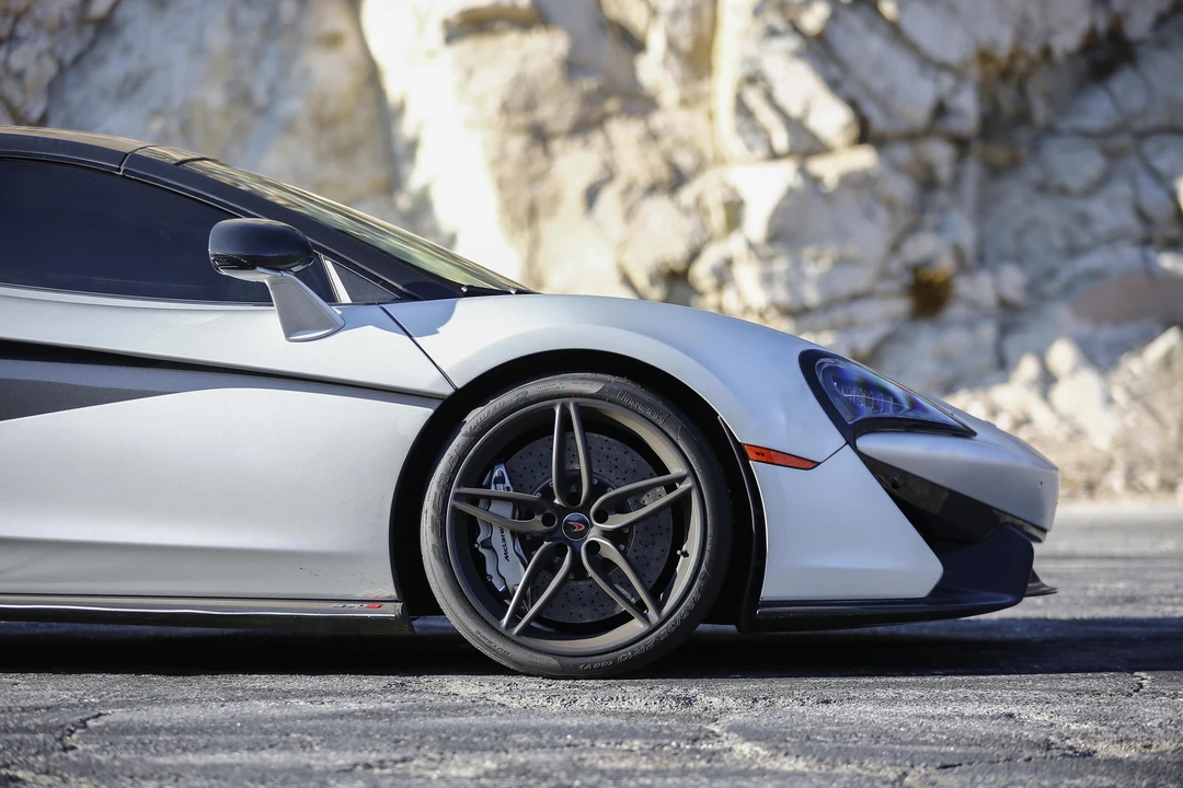 2018 McLaren 570S Spider - Image 28 of 31