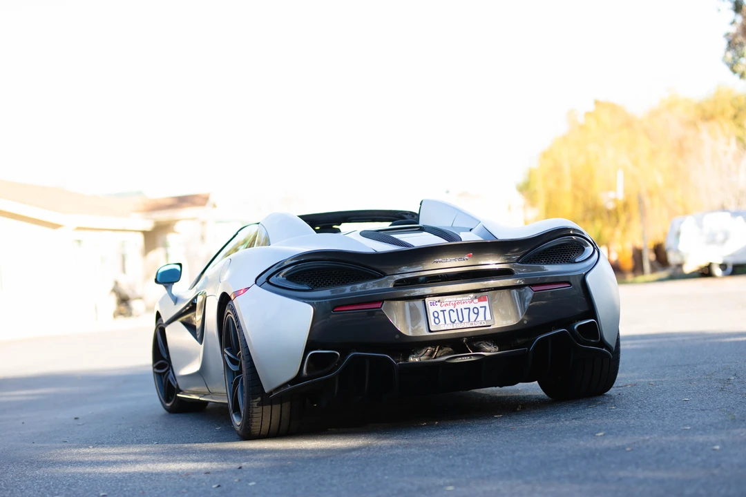 2018 McLaren 570S Spider - Image 24 of 31