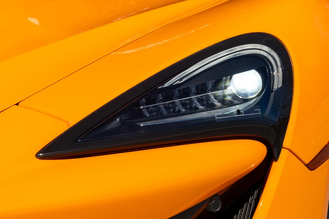2018 McLaren 570S Spider - Image 26 of 31