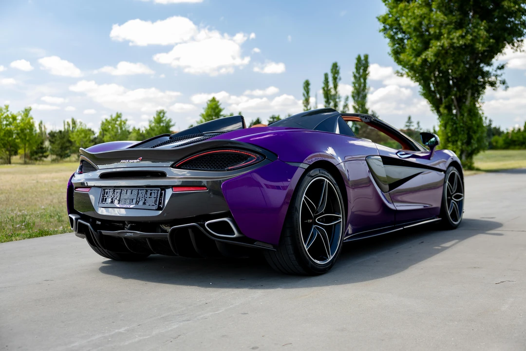 2018 McLaren 570S Spider - Image 17 of 31