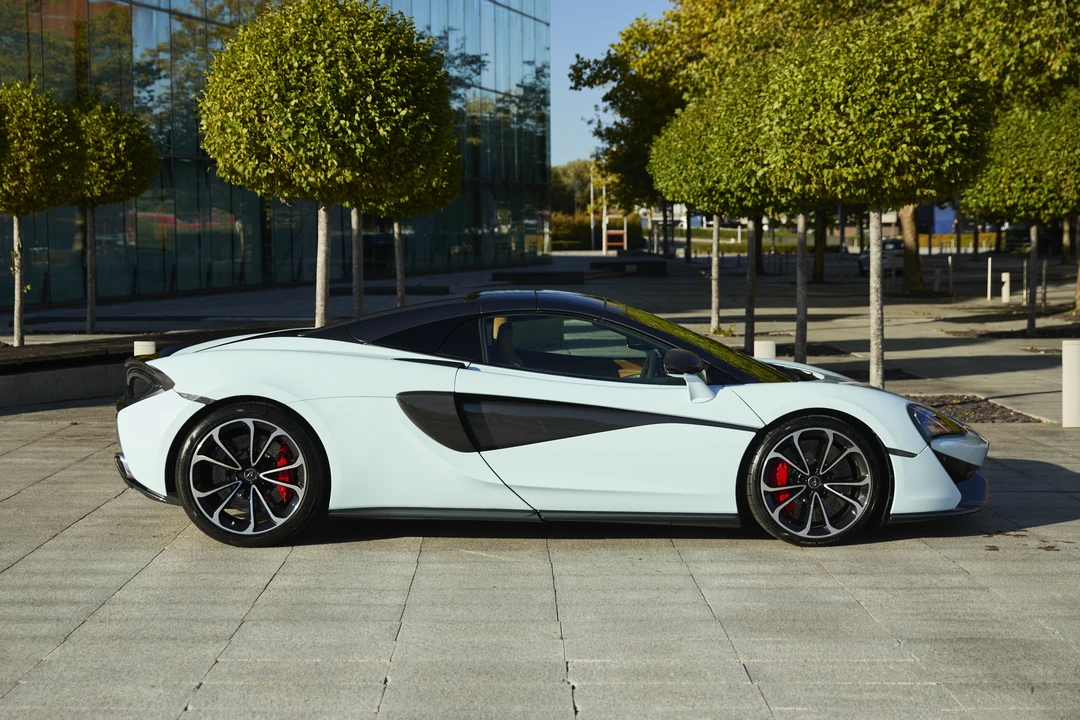2018 McLaren 570S Spider - Image 14 of 31