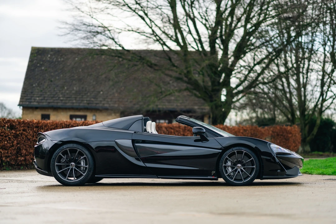 2018 McLaren 570S Spider - Image 9 of 31
