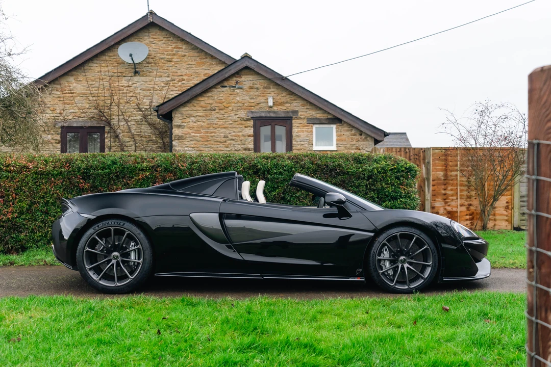 2018 McLaren 570S Spider - Image 16 of 31
