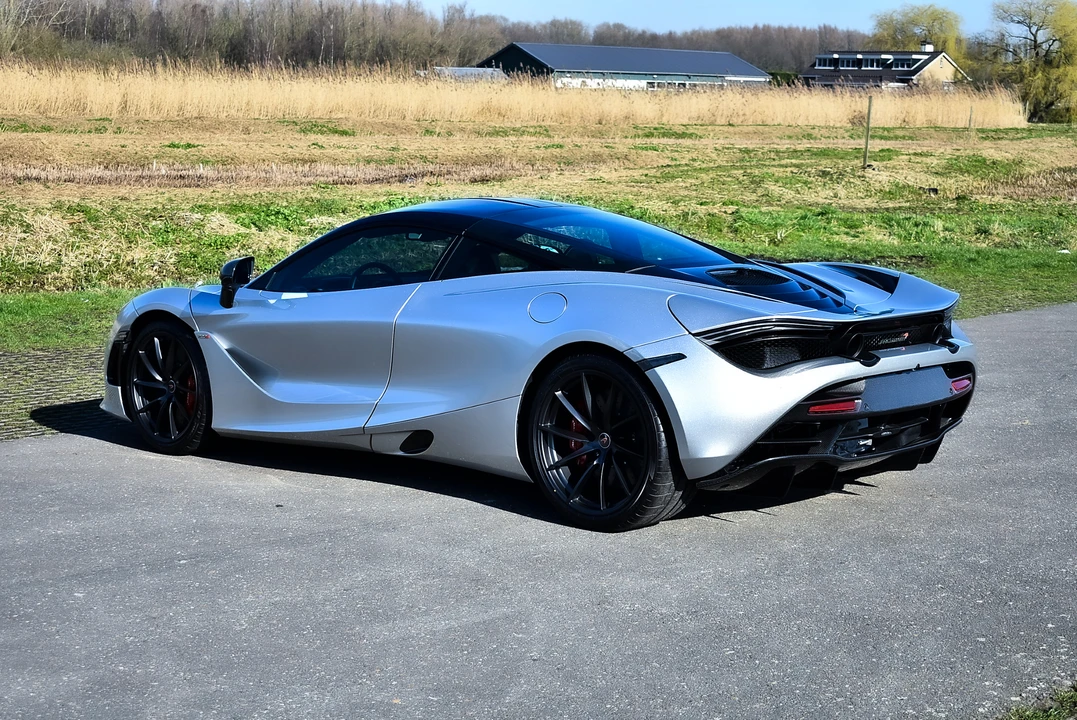 2018 McLaren 720S - Image 10 of 31