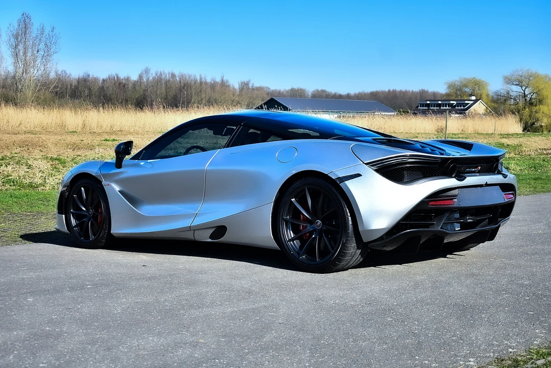 2018 McLaren 720S - Image 11 of 31