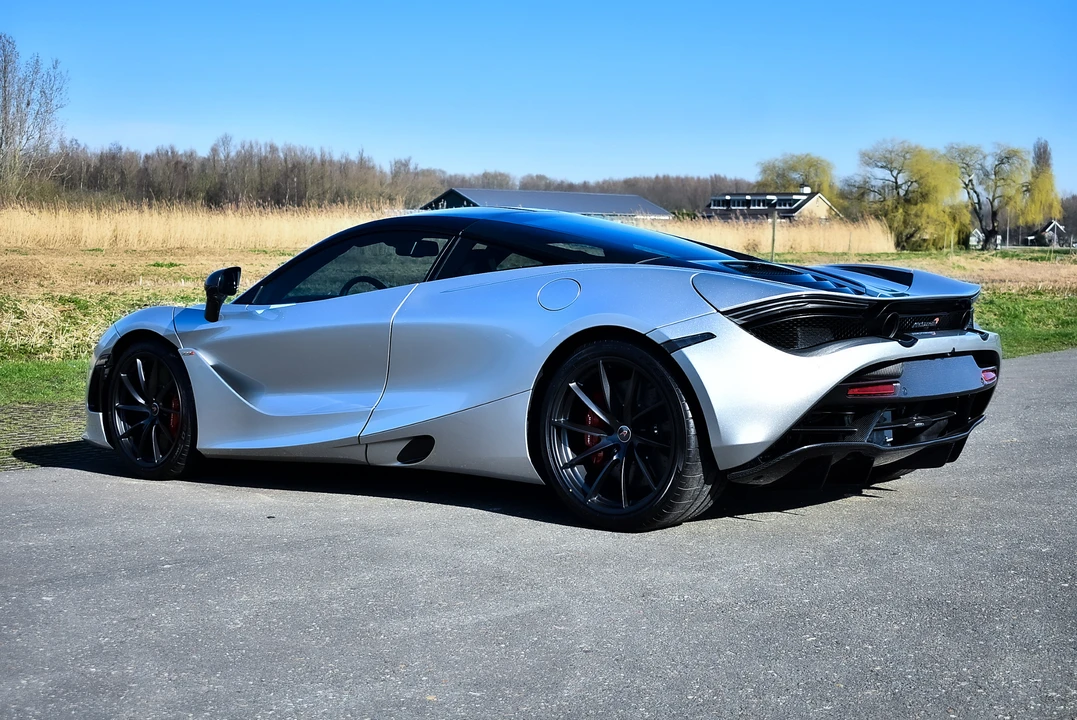 2018 McLaren 720S - Image 12 of 31