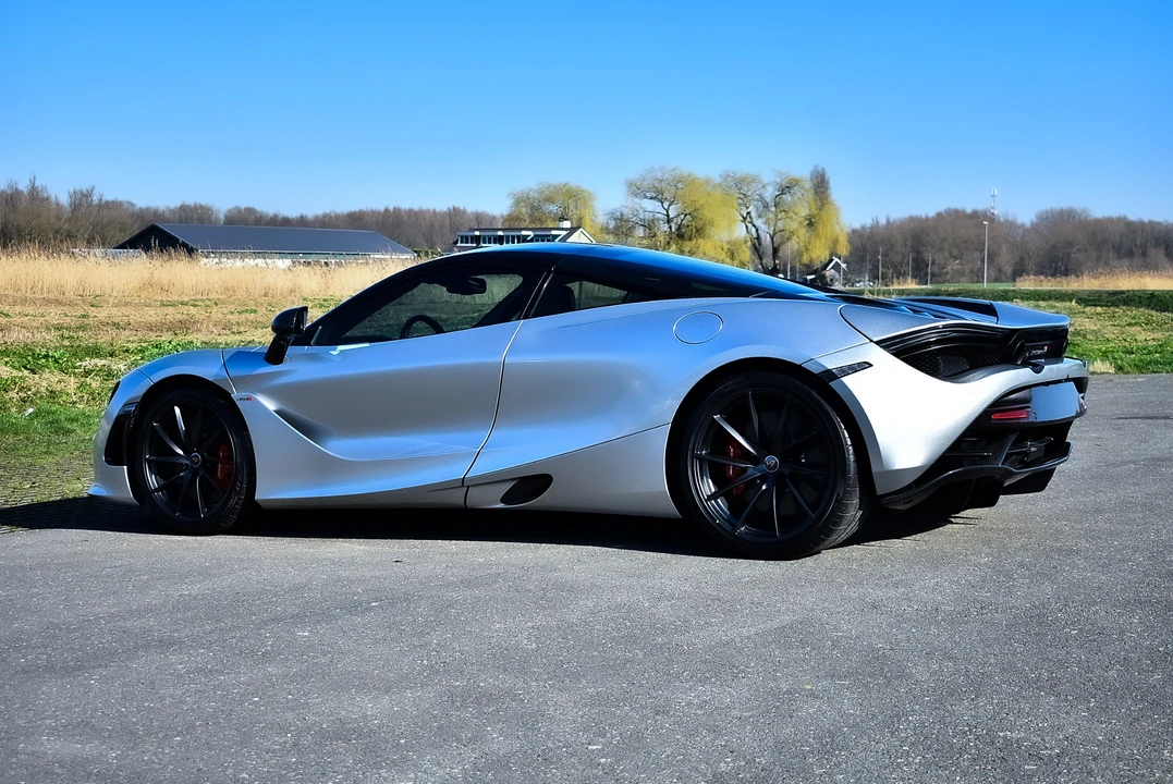 2018 McLaren 720S - Image 7 of 31