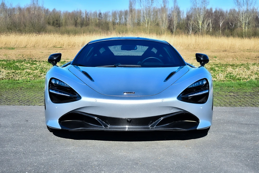 2018 McLaren 720S - Image 8 of 31
