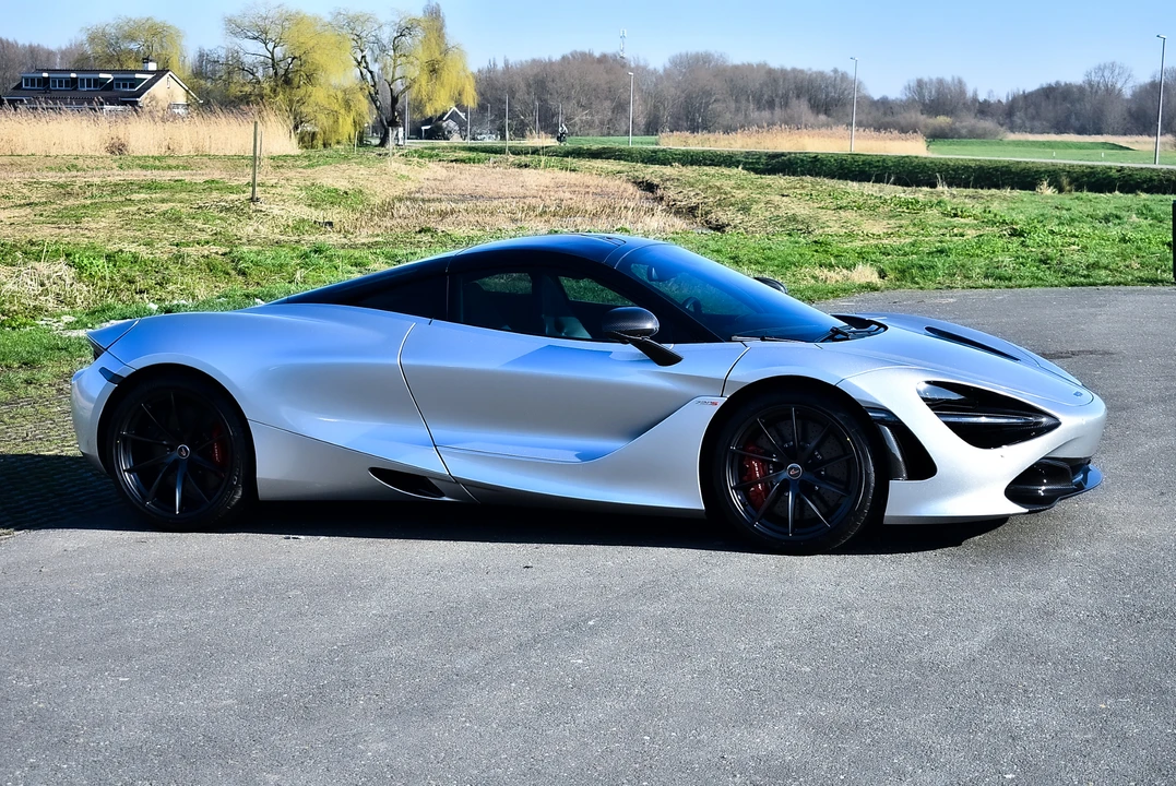 2018 McLaren 720S - Image 17 of 31