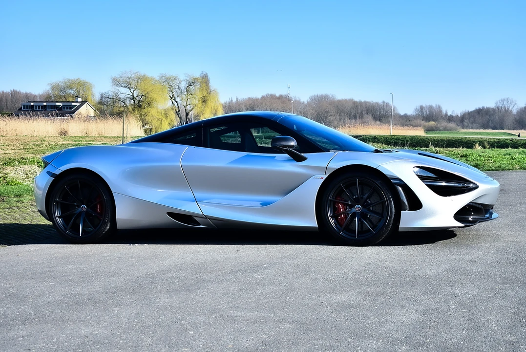 2018 McLaren 720S - Image 18 of 31
