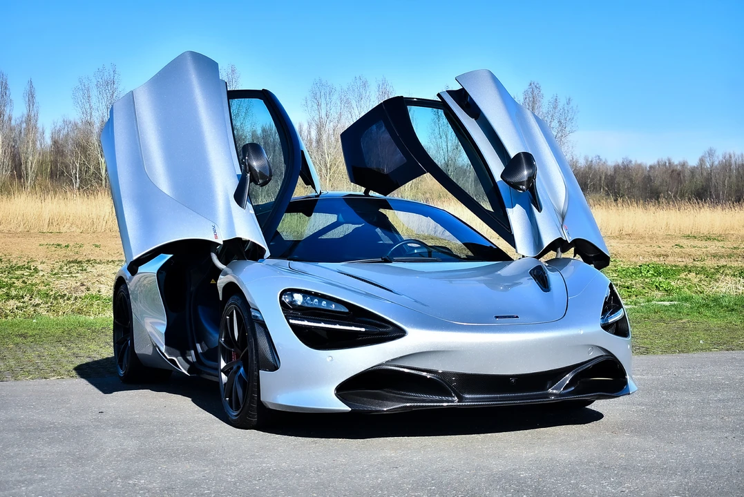 2018 McLaren 720S - Image 23 of 31