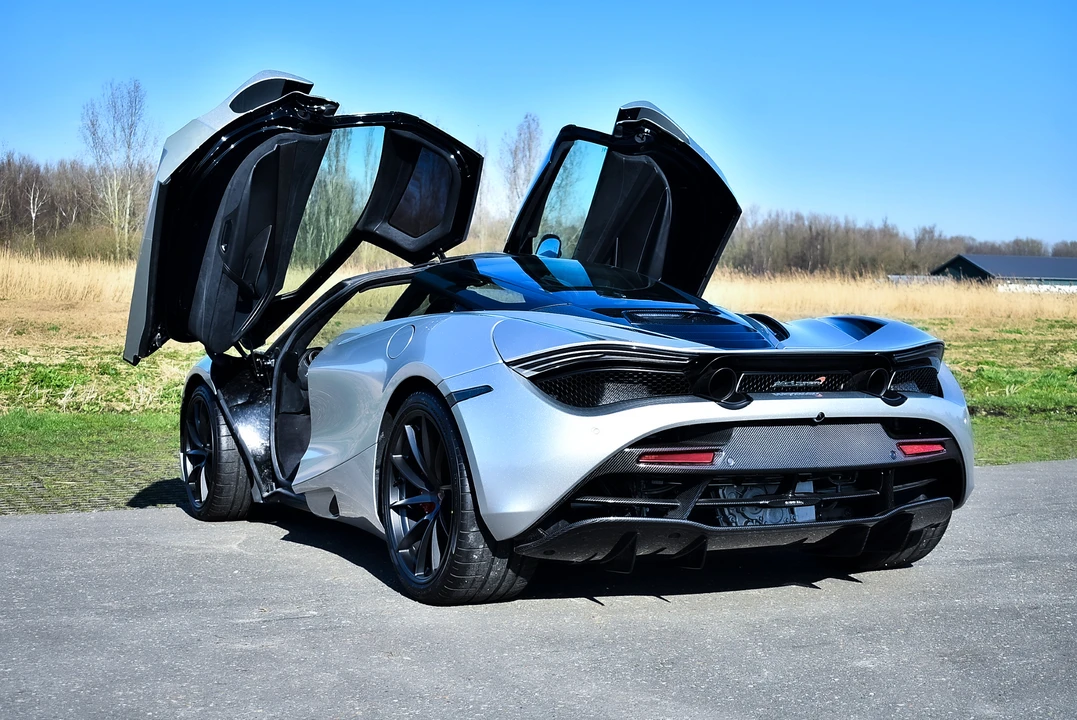 2018 McLaren 720S - Image 26 of 31