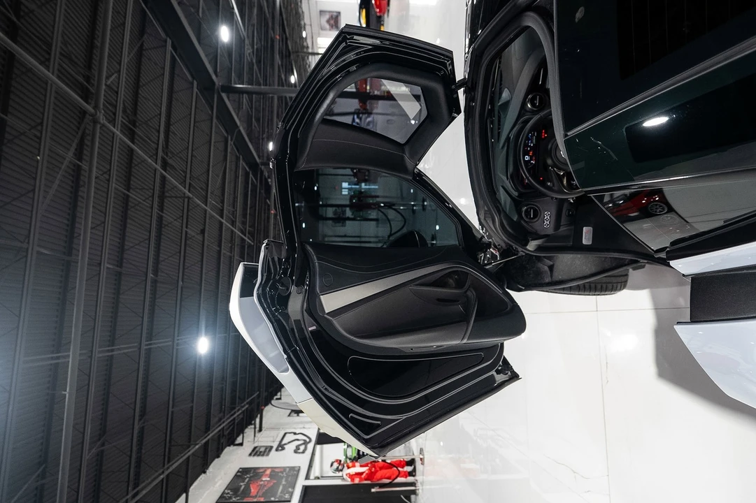 2018 McLaren 720S - Image 30 of 31