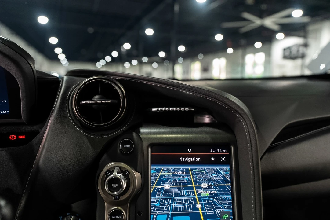 2018 McLaren 720S - Image 23 of 31