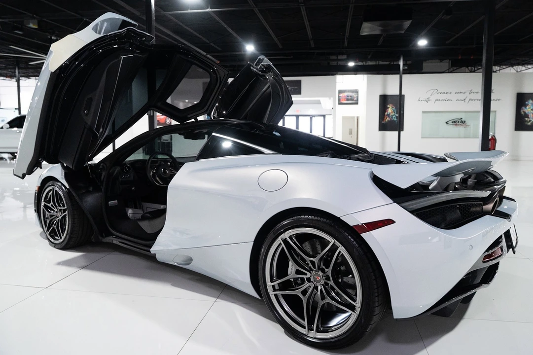 2018 McLaren 720S - Image 13 of 21