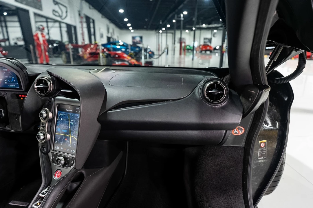 2018 McLaren 720S - Image 28 of 31