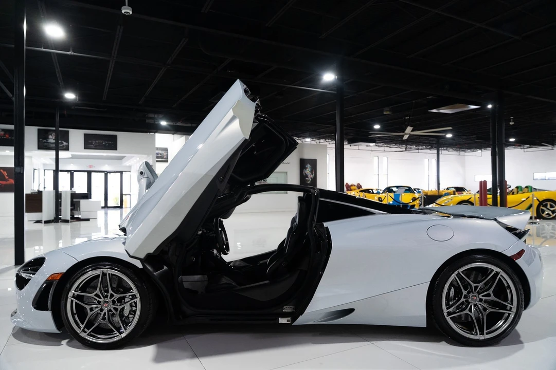 2018 McLaren 720S - Image 12 of 21