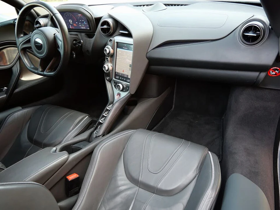 2018 McLaren 720S - Image 10 of 31