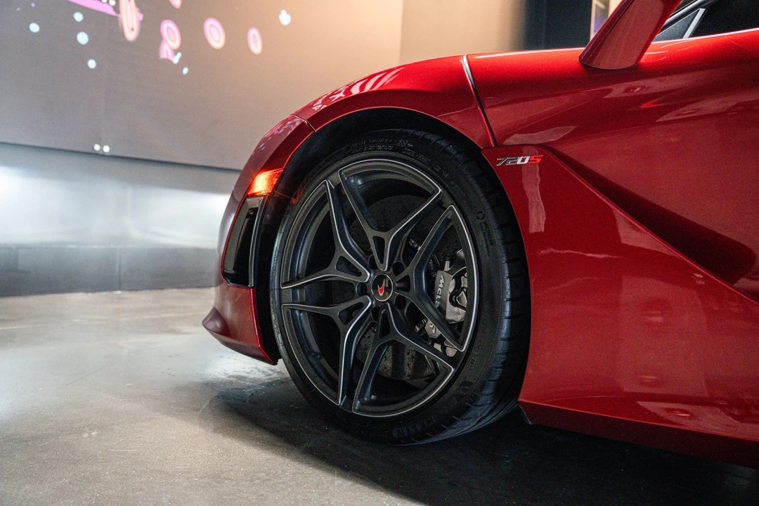 2018 McLaren 720S - Image 16 of 22
