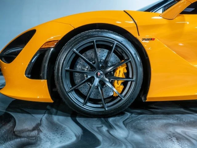 2018 McLaren 720S - Image 17 of 21