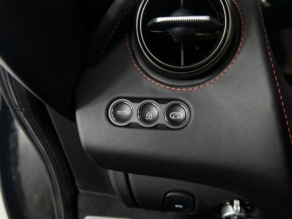 2018 McLaren 720S - Image 24 of 31