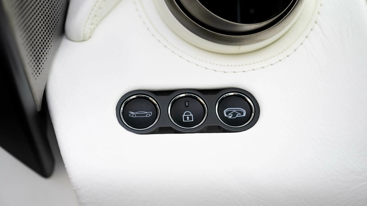 2018 McLaren 720S - Image 25 of 31