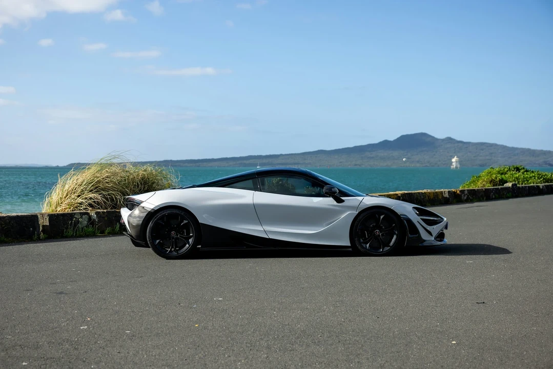 2018 McLaren 720S - Image 8 of 21