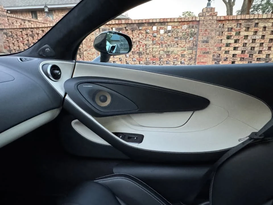 2018 McLaren 570GT - Image 15 of 17