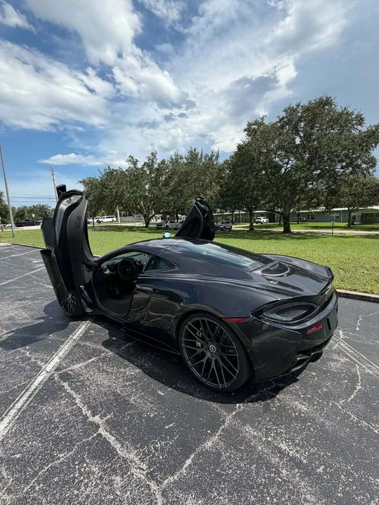 2018 McLaren 570GT - Image 17 of 20