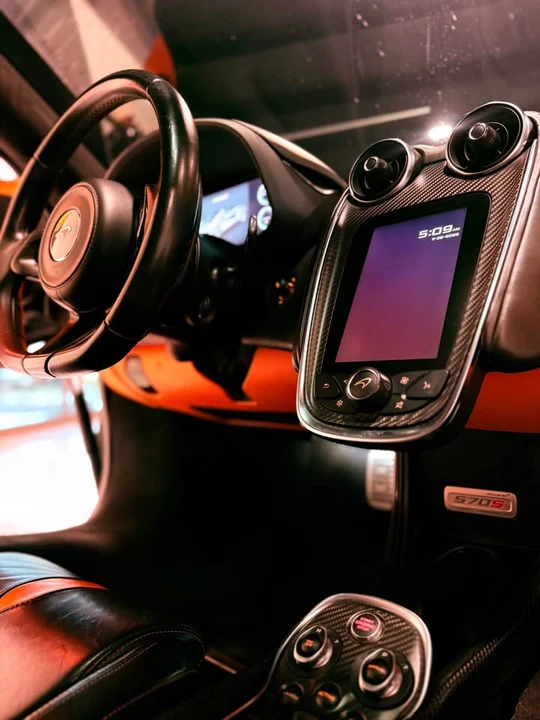 2018 McLaren 570S - Image 2 of 10