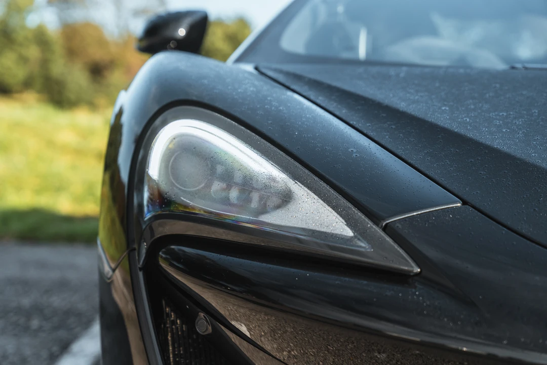 2018 McLaren 570S - Image 22 of 31