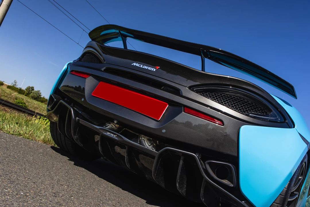 2018 McLaren 570S Spider - Image 17 of 31