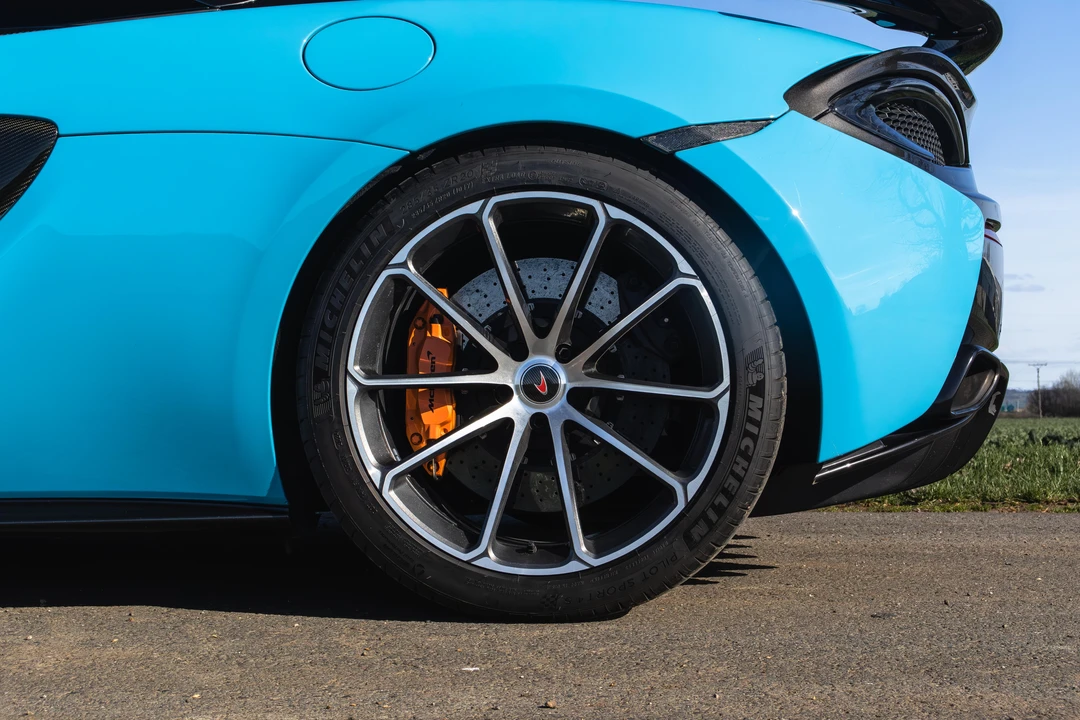 2018 McLaren 570S Spider - Image 25 of 31