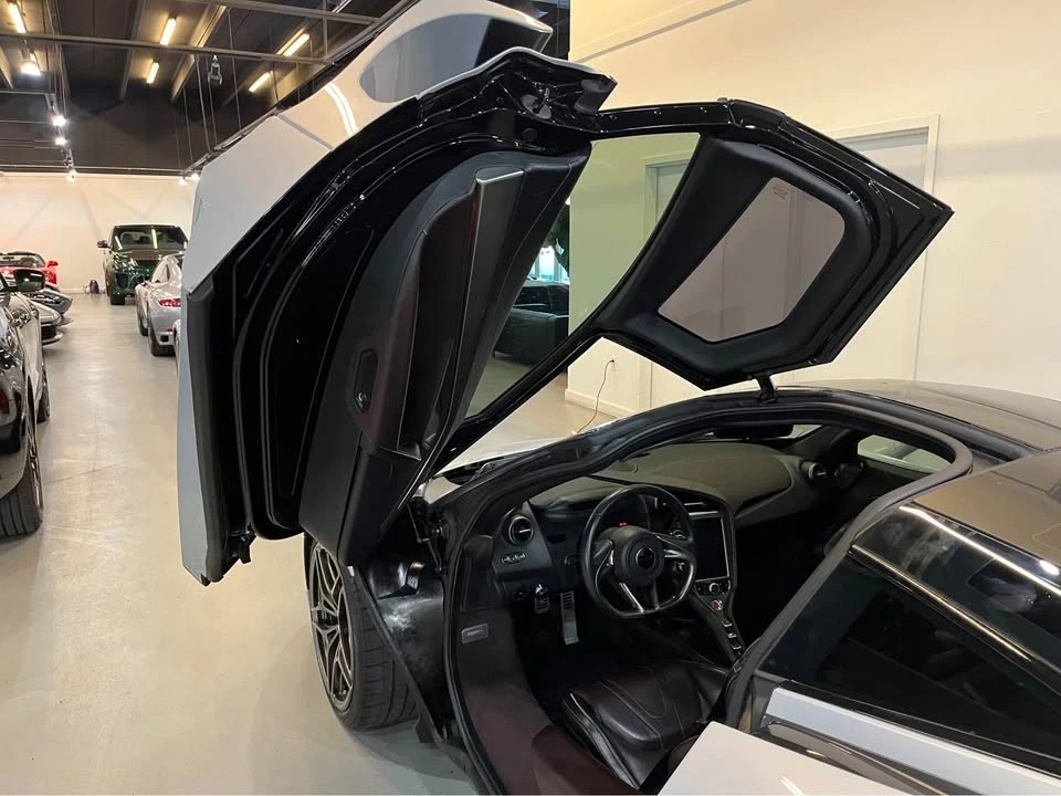 2018 McLaren 720S - Image 5 of 18