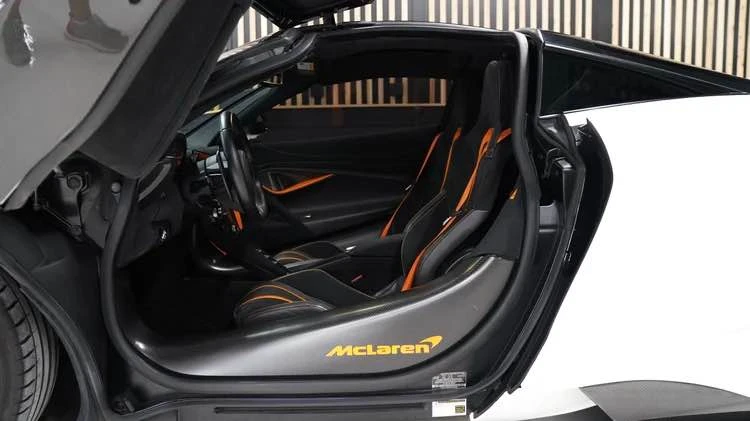 2018 McLaren 720S - Image 14 of 19