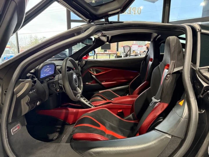 2018 McLaren 720S - Image 12 of 17