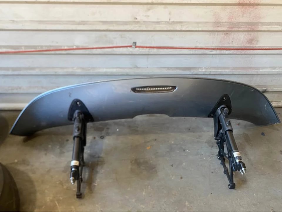 2018 Parts & Memorabilia Bodywork - Image 3 of 3