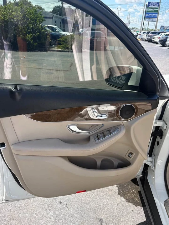 2018 Mercedes-Benz GLC - Image 8 of 10