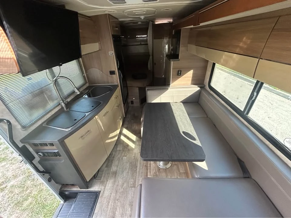2018 Winnebago - Image 8 of 18