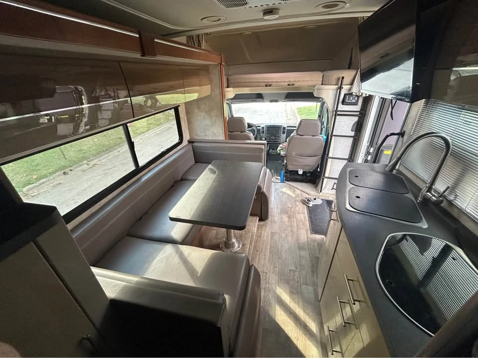 2018 Winnebago - Image 12 of 18