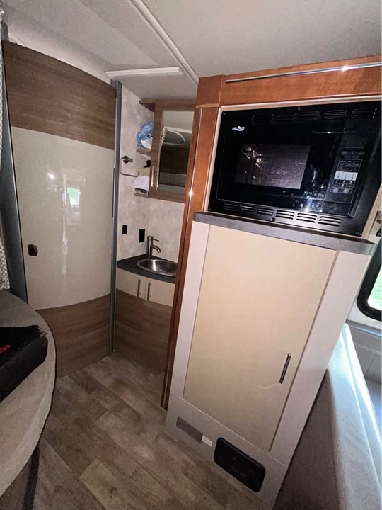 2018 Winnebago - Image 11 of 18